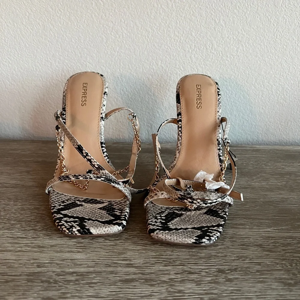 Express Heels - Picture 2 of 6